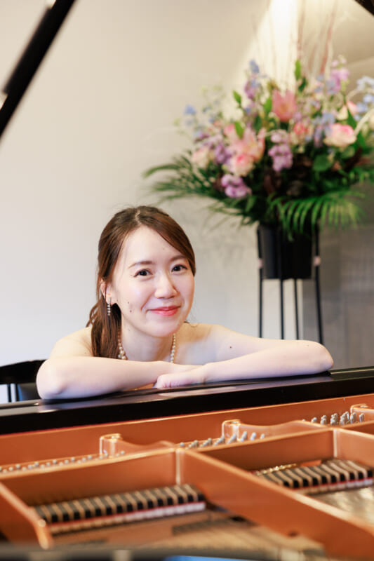 阿見 真依子（ピアノ・あみ まいこ）